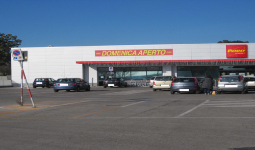 Rapina al market, ora è paura