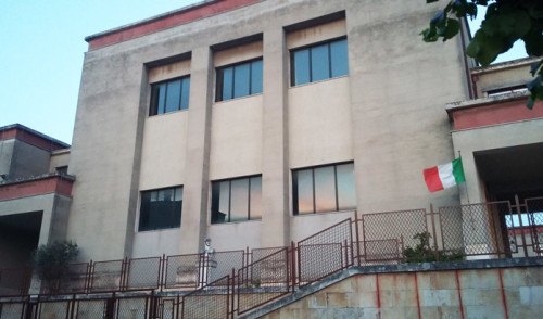 Furto alla scuola “Positano”, rubati pc portatili