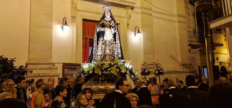 Noci festeggia la B.V. Maria Addolorata