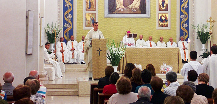 Mons. Favale a Noci per i 25 anni di sacerdozio di don Vito Gentile