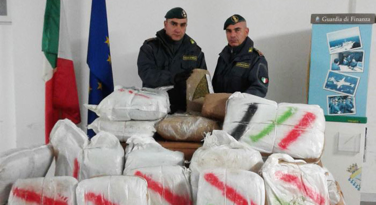 Traffico stupefacenti: intercettati 350kg di marijuana sul litorale tra Polignano e Monopoli