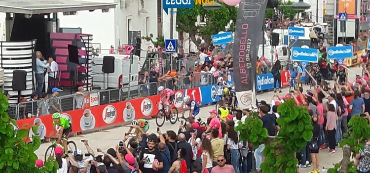 7^ tappa del 100° Giro d’Italia: la vittoria di Ewan tra i trulli in rosa