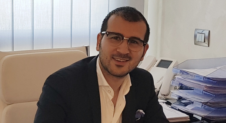 Conforti: ci sono dietro gruppi politici?