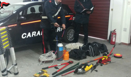 Reati contro il patrimonio: Carabinieri recuperano attrezzi di una banda di ladri
