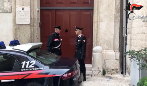 Estorceva denaro ai compagni di scuola, arrestato bullo 15enne