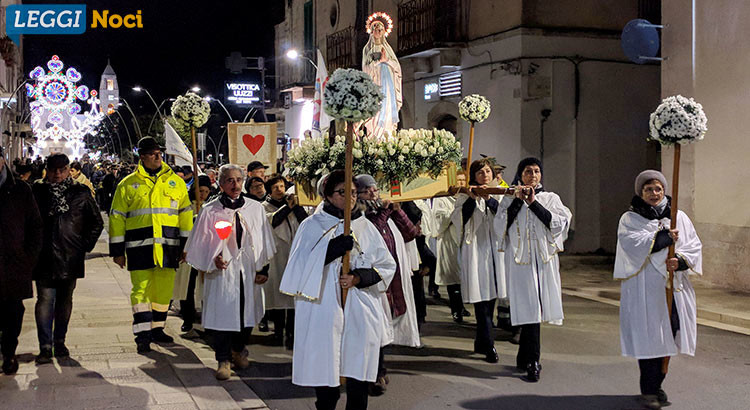 Mons. Intini omaggia Nostra Signora di Lourdes