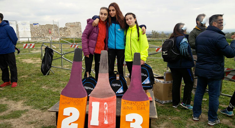 otre-triathlon-giovani-premiazione-cadette-intini