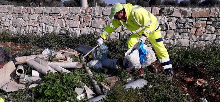 Abbandono illecito di rifiuti, Fusillo: “Sanzioni ai trasgressori”