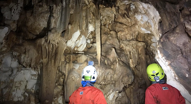 Gli speleologi del gruppo GASP! esplorano la grotta “Rotolo”, la più profonda della Puglia