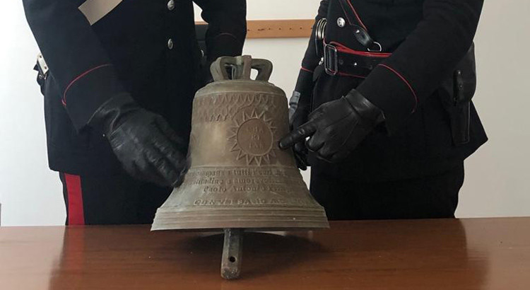 Recuperata dai carabinieri una campana trafugata al palazzo vescovile