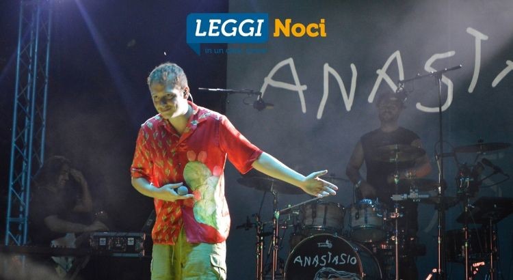 Da un talent-show al palco nocese: il rapper Anastasio porta le sue rime in Piazza Garibaldi