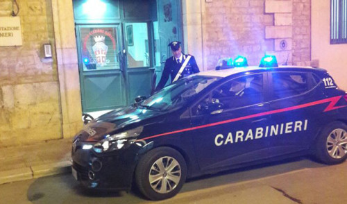 Badante infedele ruba preziosi in casa, per poi rivenderli nei compro oro