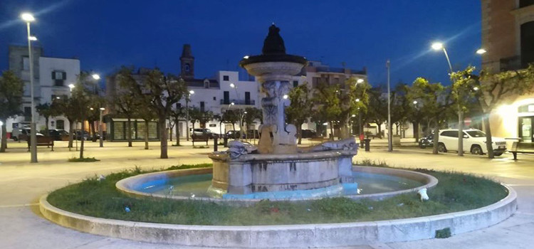 La fontana di Piazza Garibaldi si tinge di blu per la Giornata Mondiale dell’Autismo
