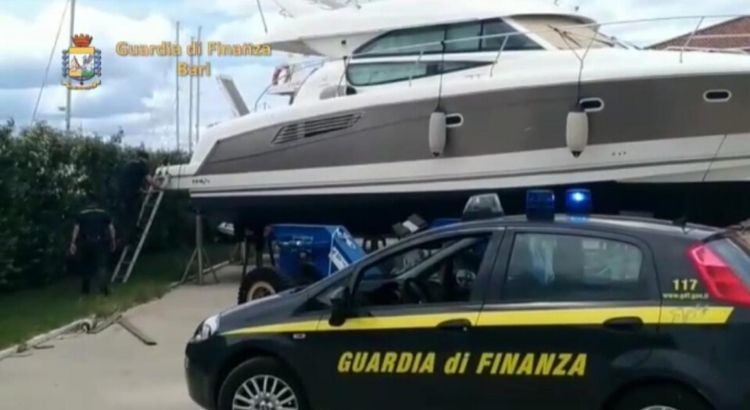Sequestro di immobili di lusso, di uno yacht e di disponibilità bancarie, del valore complessivo di circa 2,5 mln di €