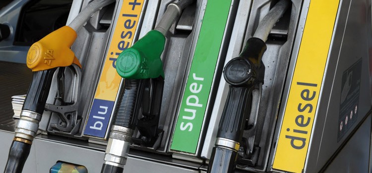 Prezzo benzina: mai così alto dal 2013