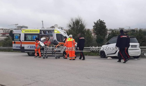 Scontro tra tre auto. Un ferito in codice rosso